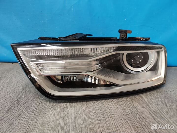 Фара левая Audi Q3 1 8U 2011