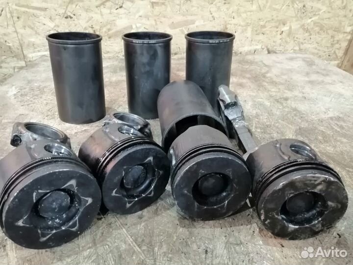 Поршень с шатунов Fuso Canter 4M50