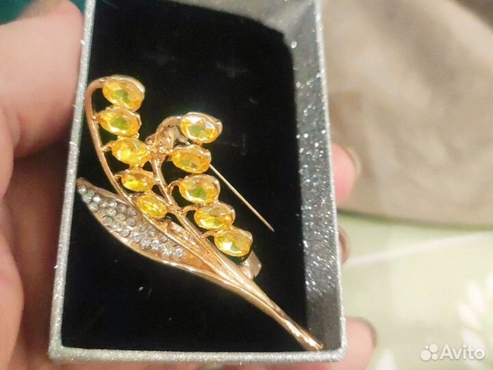 Бижутерия броши