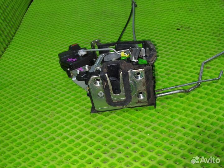 Замок двери передний правый KIA RIO