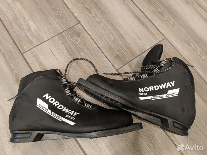 Лыжные ботинки