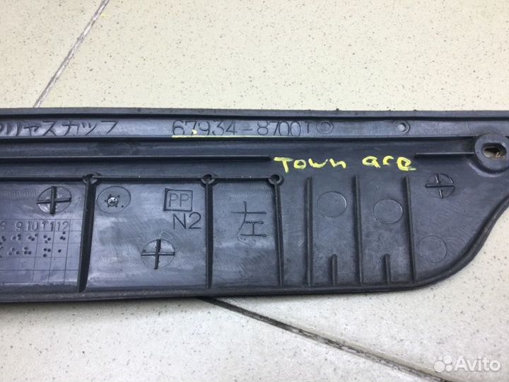 Накладка на порог передняя левая Toyota