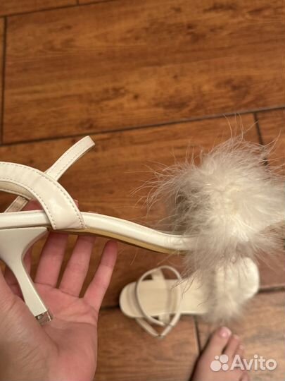 Босоножки женские