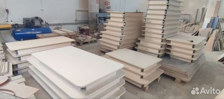 Столы и стулья