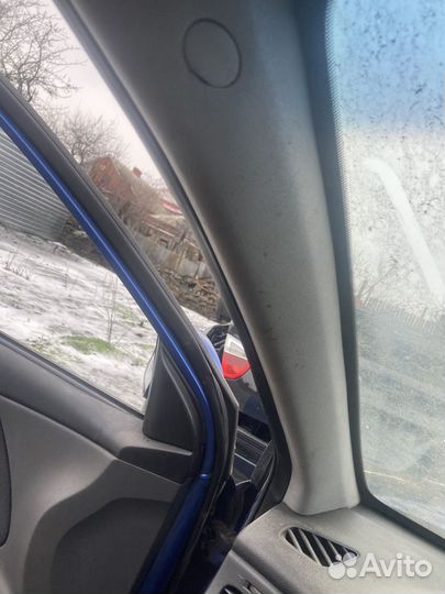 Левая накладка стойки лобового стекла kia rio 2