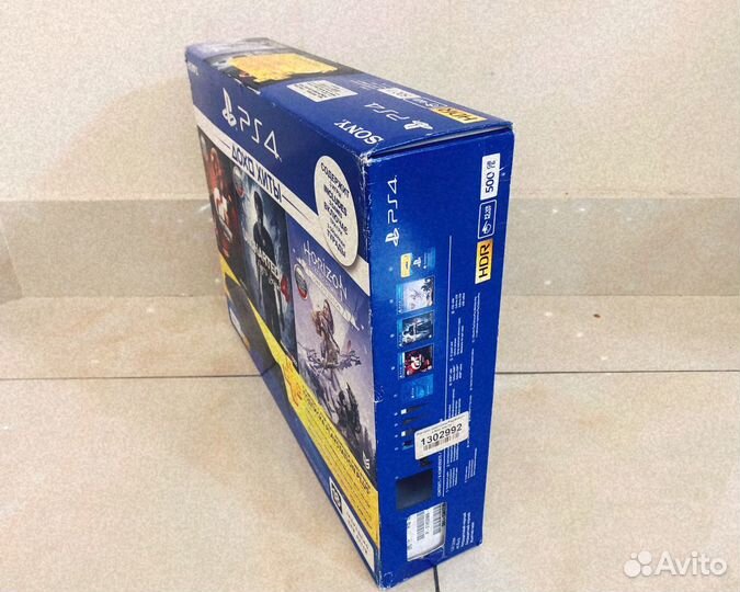 PlayStation 4 slim 2208A