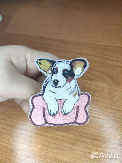 Брошь корги