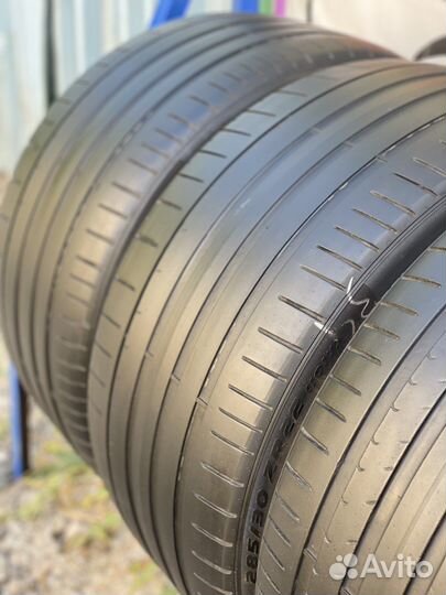 Pirelli P Zero PZ4 285/30 R22