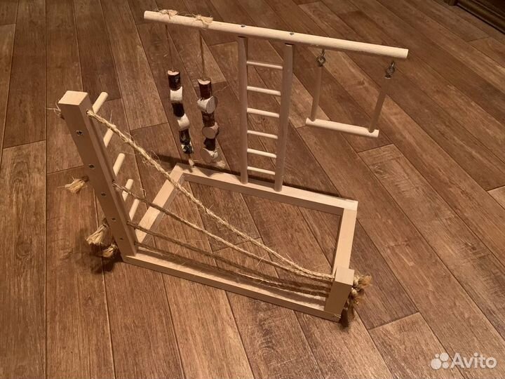 Игровой стенд для попугаев