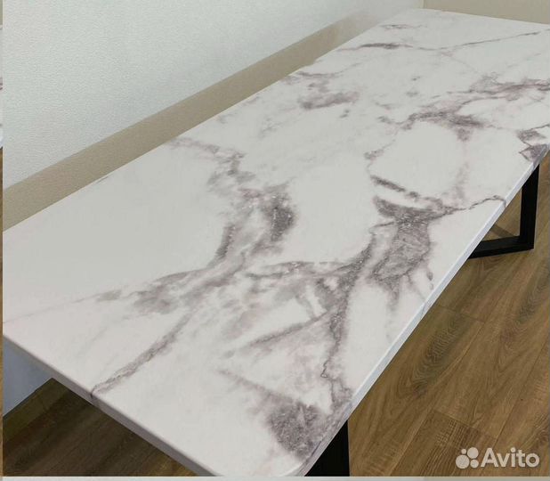 Компьютерный стол 'Evanescent Friend'