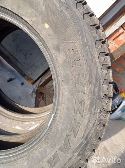 Bridgestone Blizzak DM-V1 235/75 R17 108R