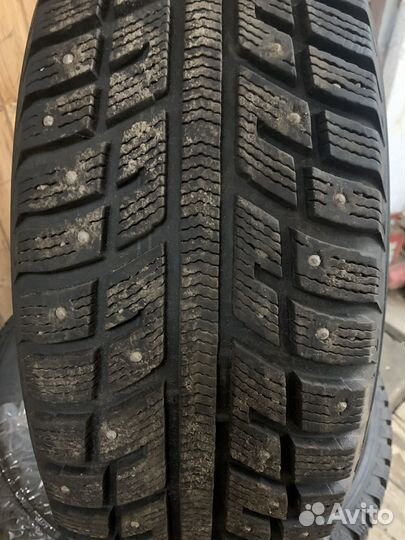 Kumho WinterCraft Ice WI31 215/65 R16