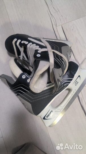 Коньки хоккейные 39 размер