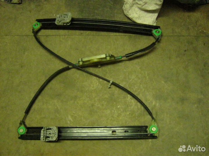 Стеклоподъемник задний левый Q7 (4L)