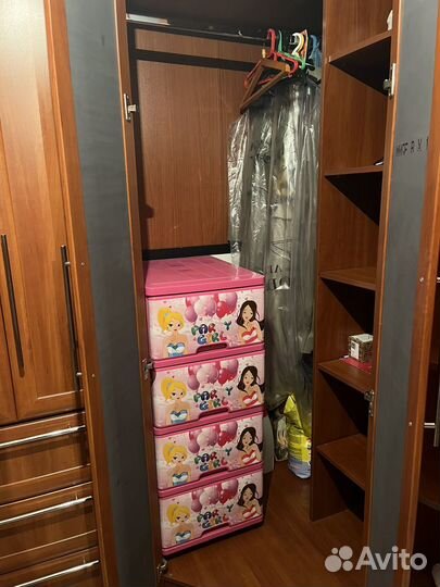 Угловой шкаф с зеркалом