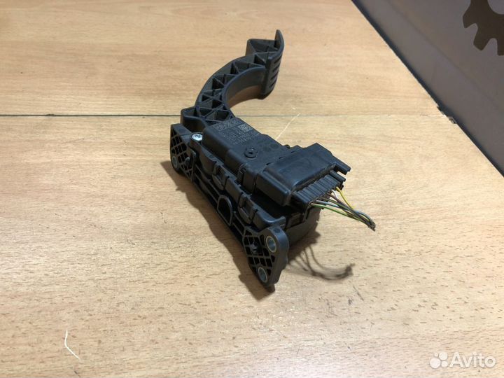 Педаль газа Ford Focus