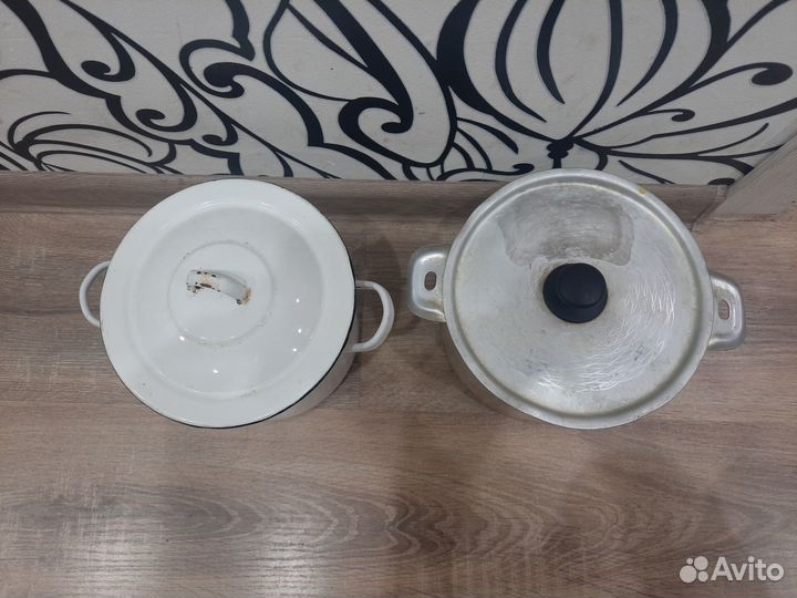 2 кастрюли 2,5 и 3л