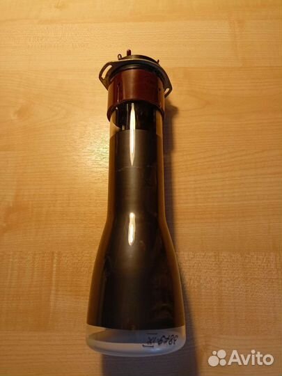 Электронно-лучевая трубка типа 8ло29И