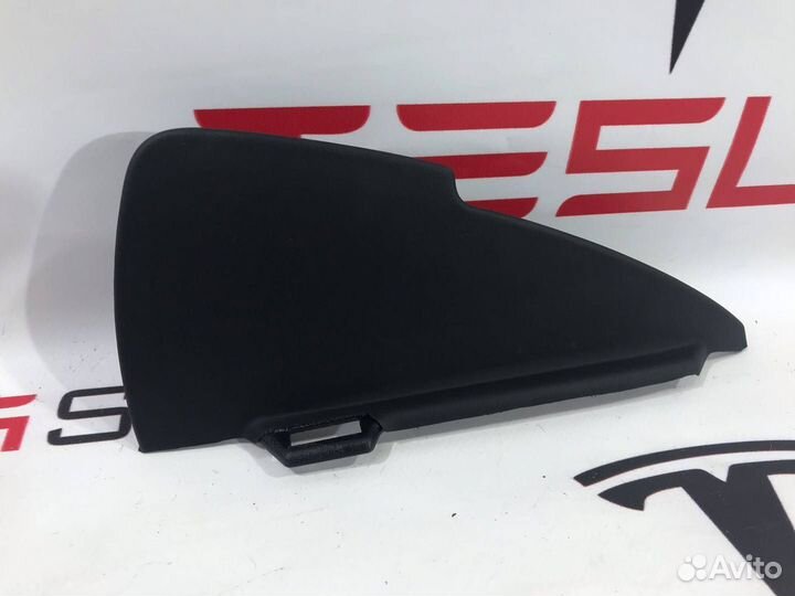 Накладка боковая торпеды Tesla Model S 2-й рест
