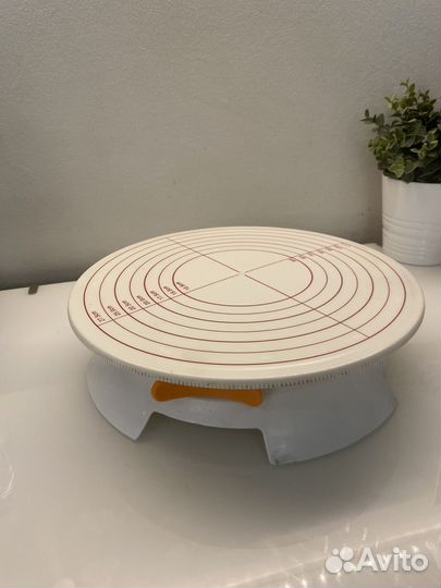 Поворотный столик для торта