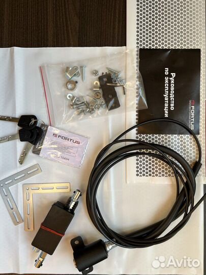 Замок капота