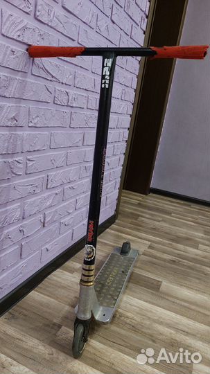 Трюковой самокат