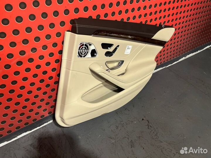 Обшивка боковой двери задняя правая Mercedes-Benz