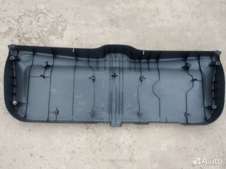 Обшивка двери багажника, контрактная