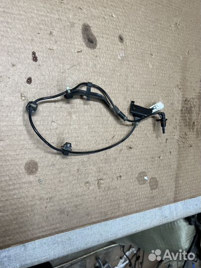 Задний левый датчик скорости Toyota Hilux 8