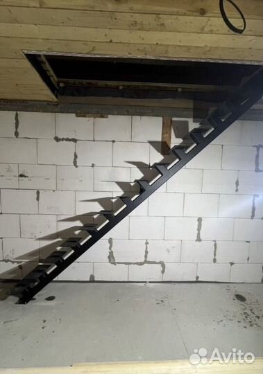 Лестница на металлокаркасе/монокосоуре