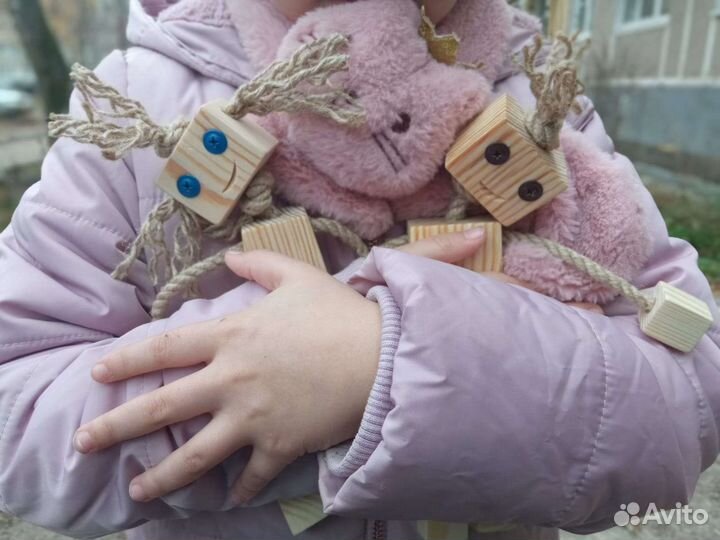 Пара сувенирных кукол из дерева