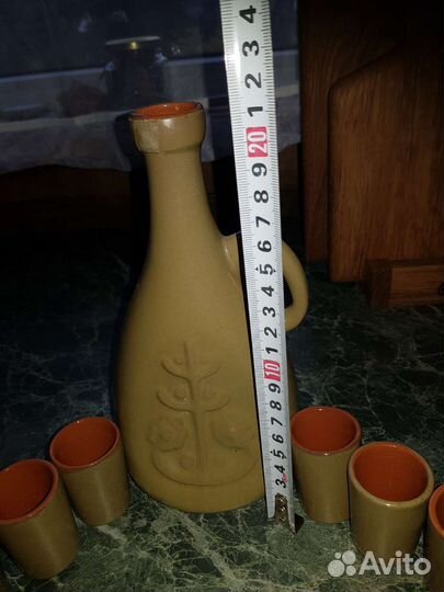 Глиняный кувшин для вина