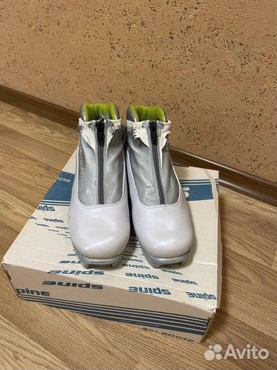 Лыжные ботинки 38