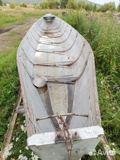 Лодка моторная