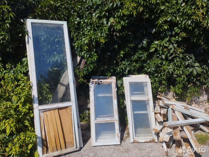 Стекло в деревянных рамках бу