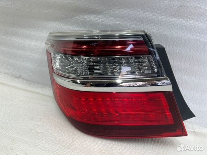 Фонарь наружный задний левый Toyota Camry V55