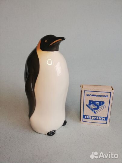 Фарфоровая статуэтка Императорский пингвин