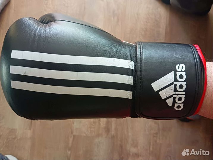 Боксерские перчатки