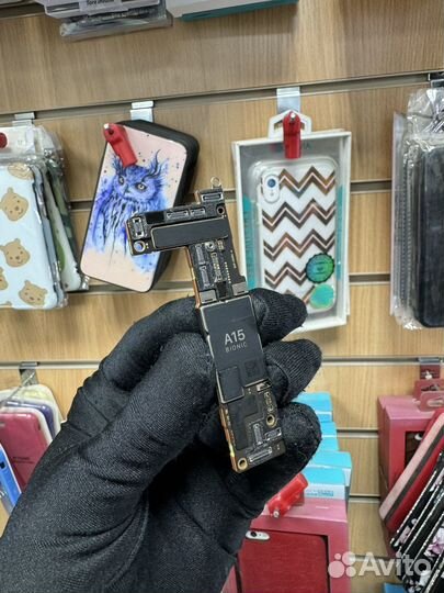 Материнская плата для iPhone 14 заблокирована