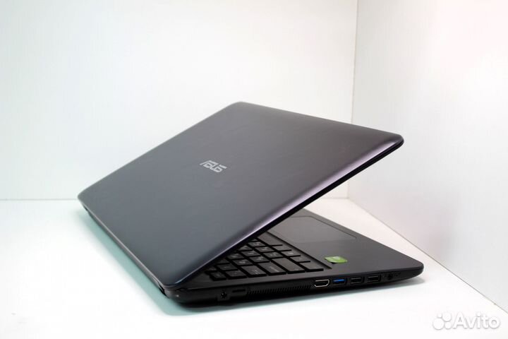 Ноутбук Asus. Nvidia MX110 / Core i3 / акб держит