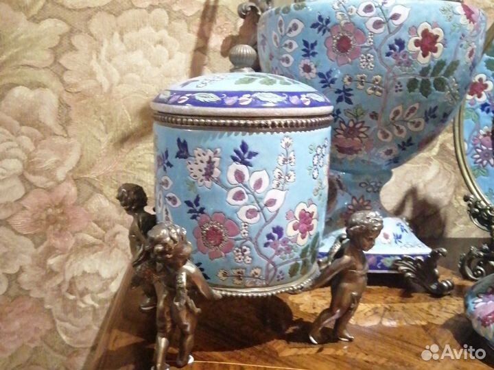 Вазы из бронзы и фарфора