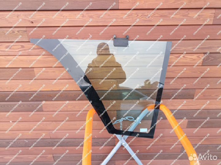 Стекло для Volvo BL61 / BL71 2009