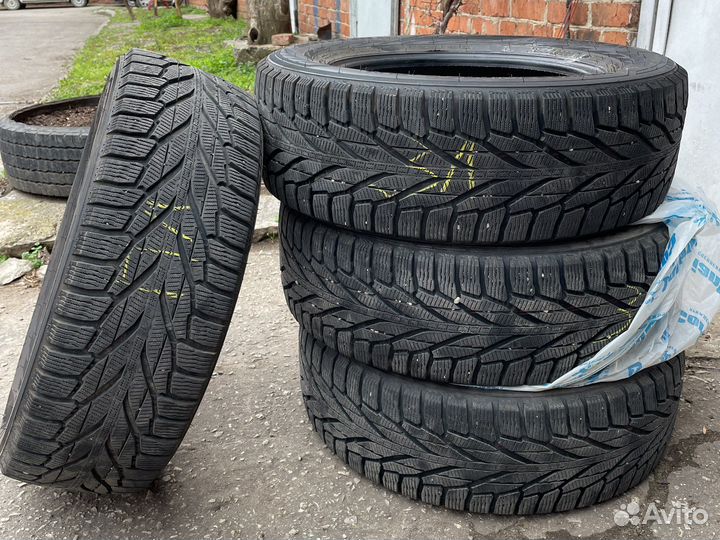 Nokian Tyres Hakkapeliitta R2 SUV 215/65 R16 102