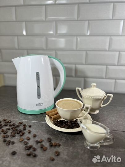 Электрический чайник Holt HT-KT-007 (м)