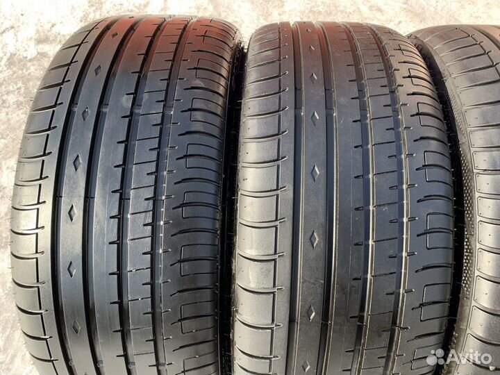 Accelera PHI-R 245/35 R20