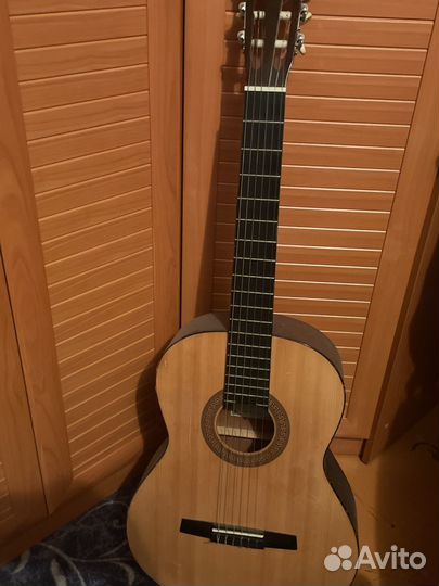 Классическая гитара шестиструнная