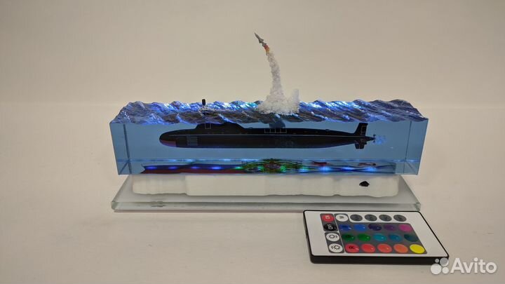 Ночник, Подводная лодка в эпоксидной смоле