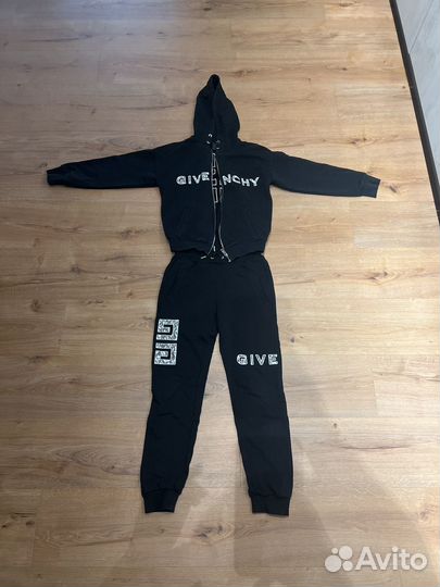 Спортивный костюм givenchy оригинал