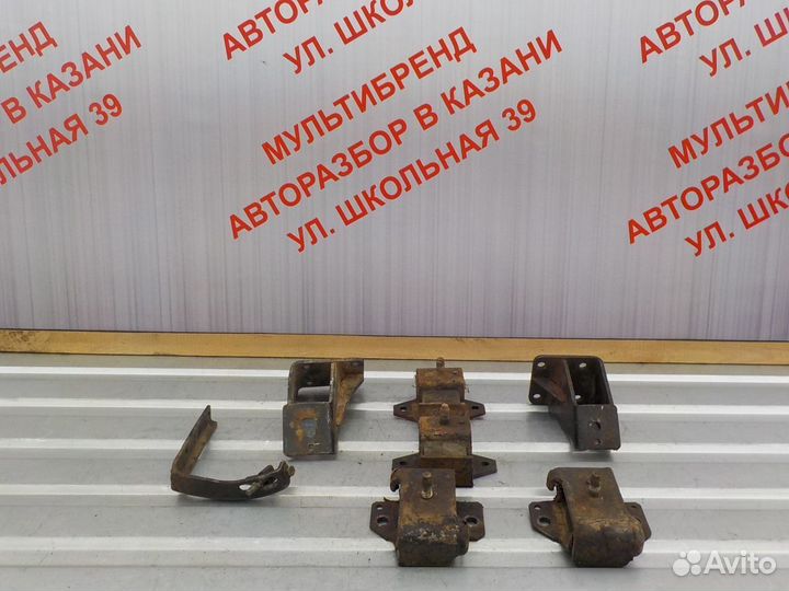 Кронштейны опоры двигателя Ниссан Патрол 4 Y60