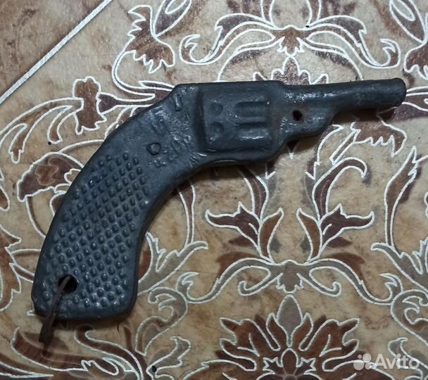 Игрушка пистолет